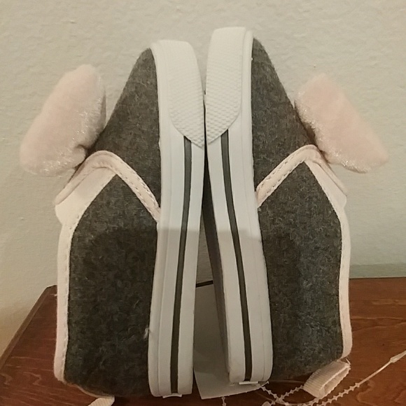 OshKosh B'gosh gray slip-on sneaker w/ pink bow - Picture 5 of 8